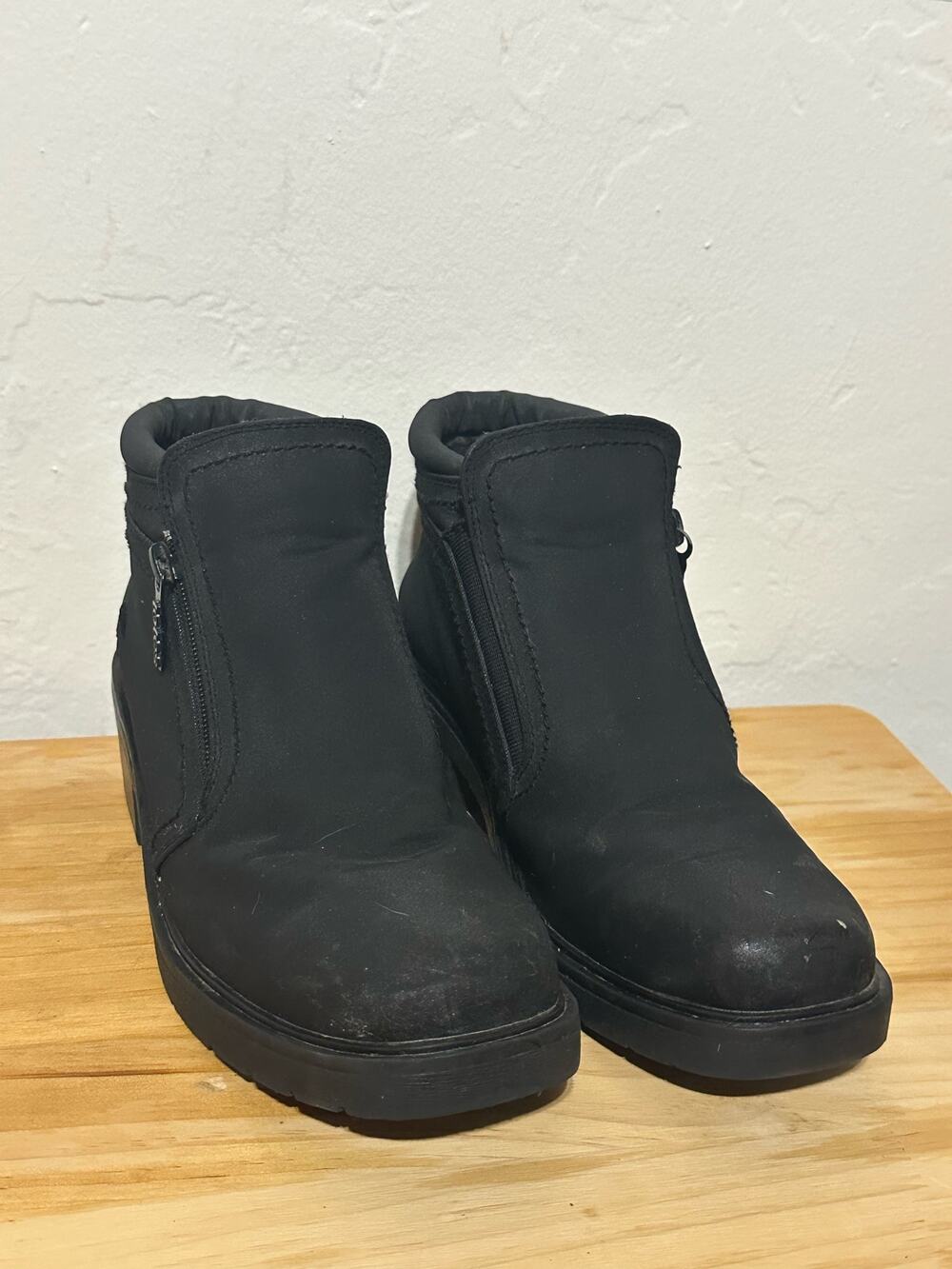 Woman's Totes Jill Boots - Size  7 Med - Weathered Footwear Ankle Boot Side Zip